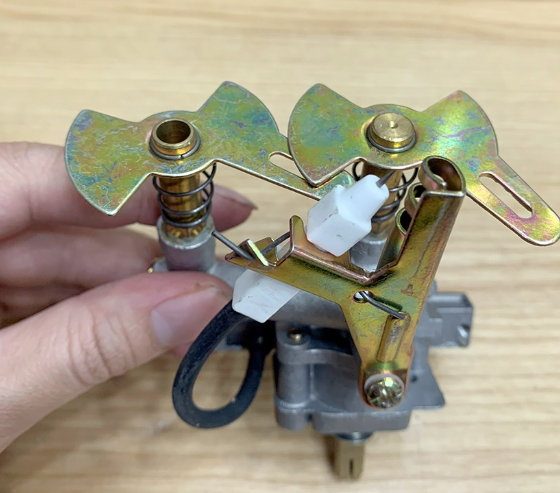 Công nghệ đánh lửa Magneto trên bếp SOGO – Vệ sinh dễ dàng và an toàn hơn